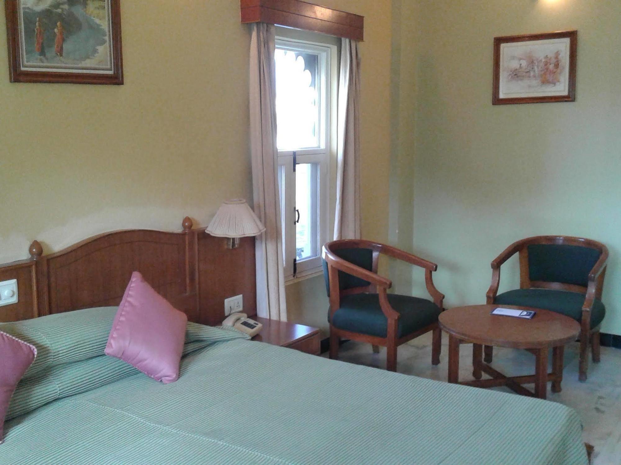 אודייפור Sarovar - Lake Facing Boutique Hotel On Lake Pichola מראה חיצוני תמונה