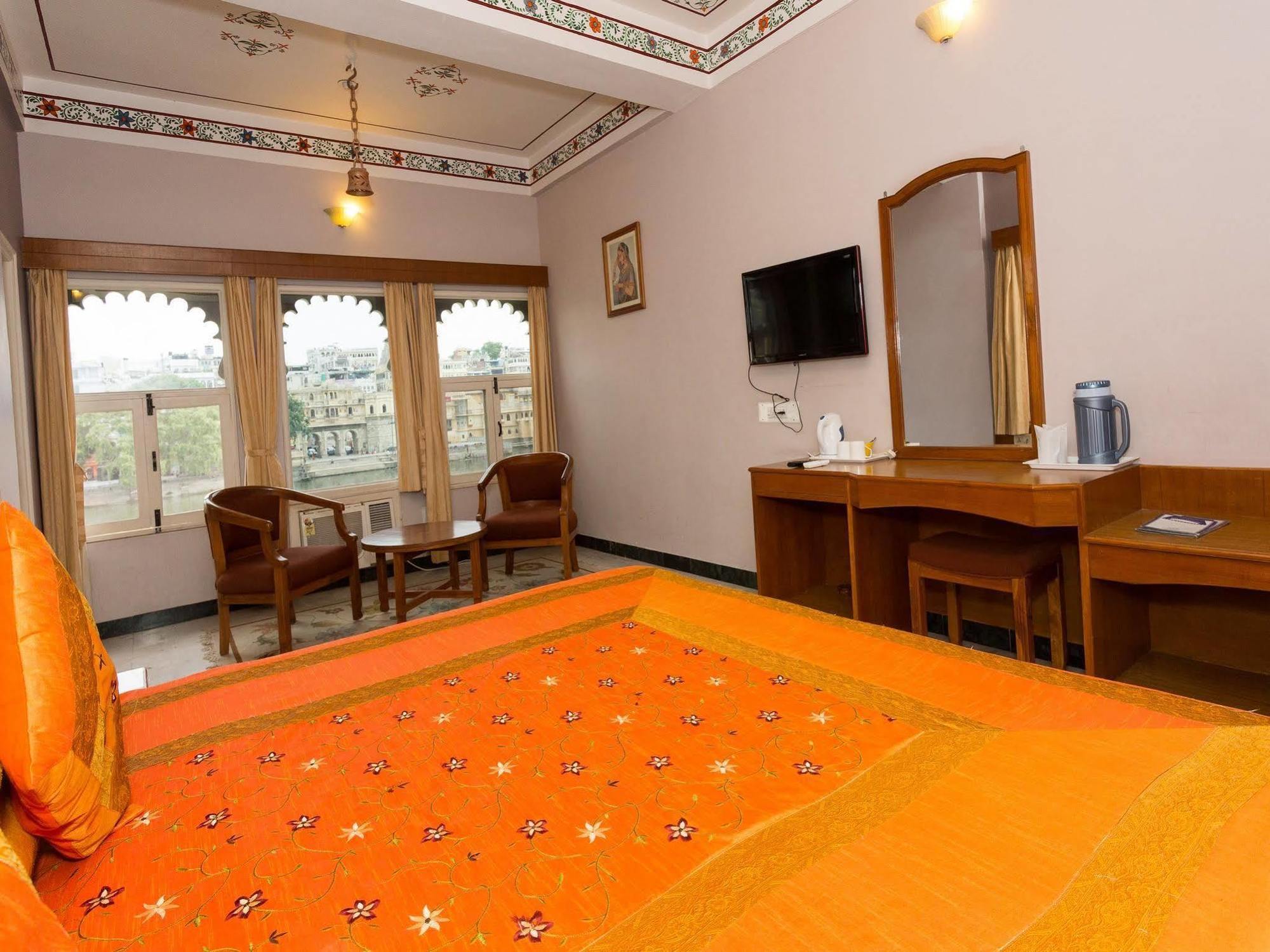 אודייפור Sarovar - Lake Facing Boutique Hotel On Lake Pichola מראה חיצוני תמונה