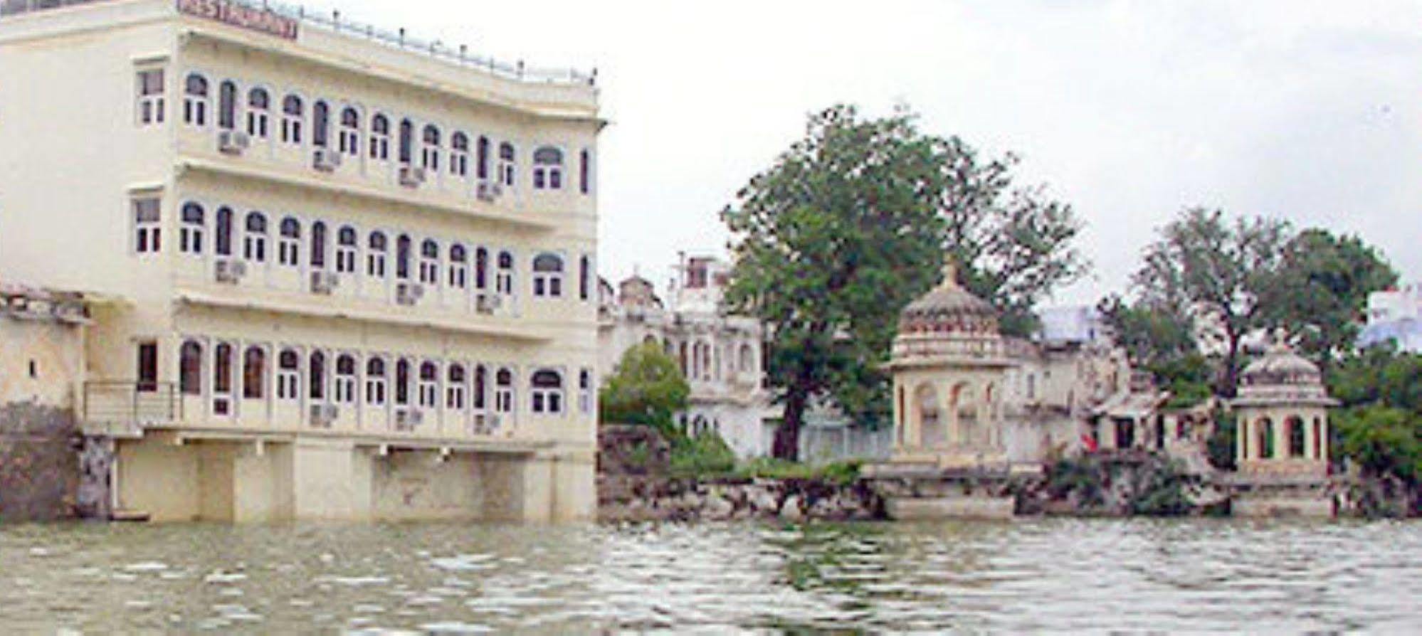 אודייפור Sarovar - Lake Facing Boutique Hotel On Lake Pichola מראה חיצוני תמונה