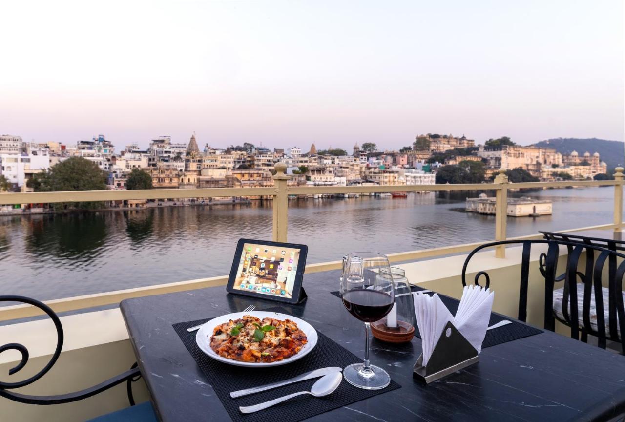 אודייפור Sarovar - Lake Facing Boutique Hotel On Lake Pichola מראה חיצוני תמונה